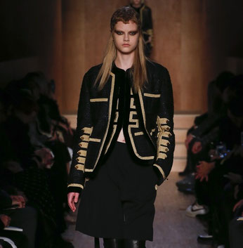 Retour de la veste officier chez Givenchy