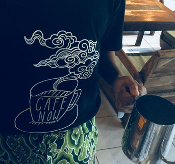 Bali ubud guest house coco now laundry バリ島ウブドにあるココナウでは朝食から夕食まで楽しめるカフェを併設しています。