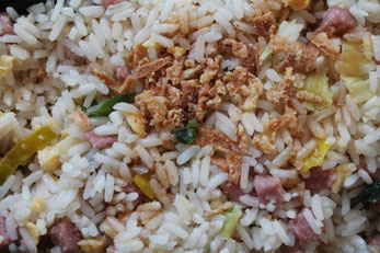 Nasi met gebakken uitjes 