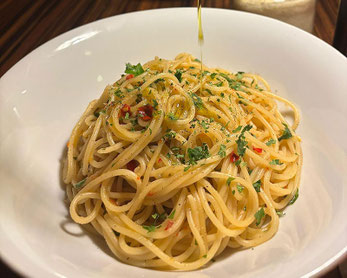Frische Nudelgerichte wie Spaghetti, serviert im Gusto Italiano, Ihrem Italiener in Kirchbichl, Tirol