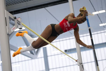 Nzube Ikebue, Österreichische U20 Meisterin mit 3,20 Meter