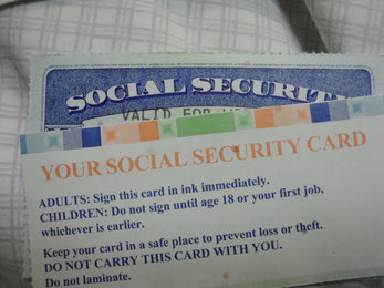 Social Security Card ..zumindest der obere Teil..aus Datenschutzgründen :) 