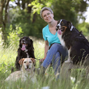 Hundebetreuung Bad Bocklet in der Natur mit Barbara Geldner und Hundegruppe