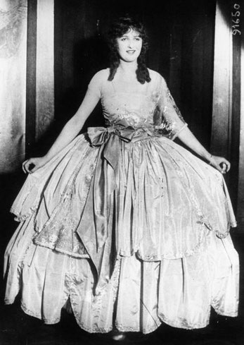 Agnès Souret en robe de gala