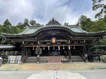 筑波山神社拝殿(背後が神体山の筑波山)