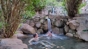 Duschen im Thermalbad von Fiambala