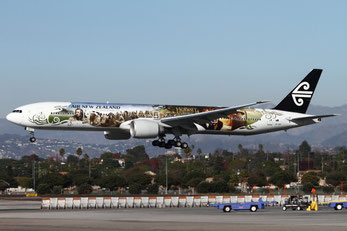 Air New Zealand Boeing 777-300 (ZK-OKP) coming into LAX. Photo: Brandon Farris / AirlineReporter.com