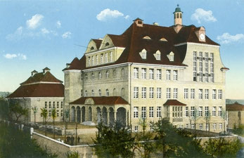 Die „Radeberger Penne“ auf dem Freudenberg, um 1940. Heute „Humboldt-Gymnasium“.  Bild-Quelle 3.