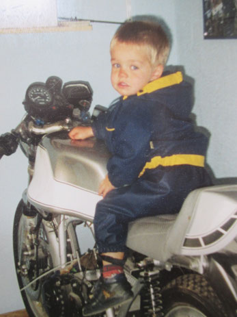 Infiziert! Heute sorgt der junge Mann selbst dafür das die 30 Jahre älteren Maschinen wieder auf die Straße kommen. Danke!
