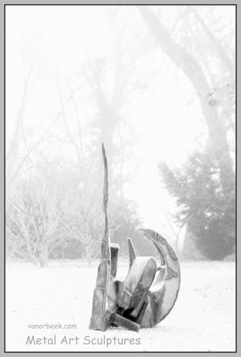 sculptures dans le parc, art abstrait en métal par David Vanorbeek, sculpteur en France