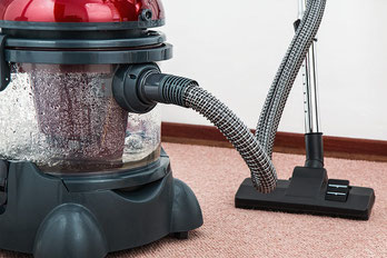 staubsaugen im Büro Praxis und Zuhause