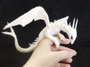羊毛フェルト ホワイトドラゴン