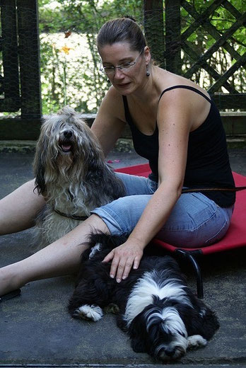 Anja verteilt Streicheleinheiten