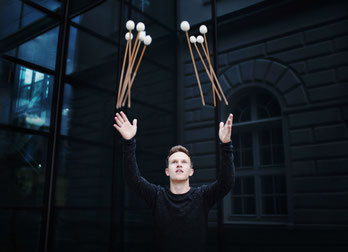 Er spielt die Uraufführung des Vibraphonkonzertes von Christian Jost am kommenden Donnerstag: Christoph Sietzen! Foto: Stefan Sietzen.