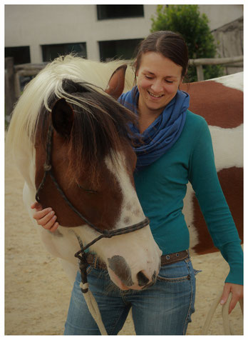 séances d'équithérapie en Vendée (85), psychomotricité avec le cheval, équithérapeute, marie pouffarin