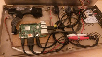 Raspberry Pi (links im Vordergrund) und Keyrah (rechts oben)