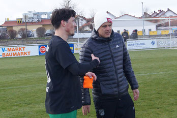 Woran hat es gelegen? Mathias Franke und der Thalhofener Trainer Florian Niemayer.Stefan Günter.