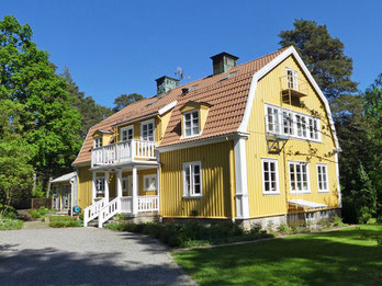 Furugården – View of building and garden 