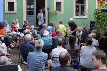 Außenansicht der Buchhandlung LeseZeichen in Dresden.