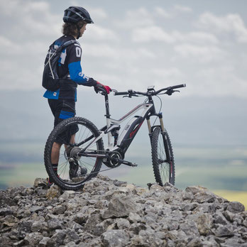 e-Mountainbike Unterschiede werden Ihnen in der e-motion e-Bike Welt in Erding erklärt. Lassen Sie sich beraten!