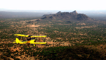 Biplano G-AAMY sorvola l'Africa