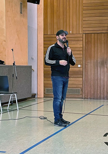 Rapper Ben Salomon an der Erich Kästner Realschule Steinheim