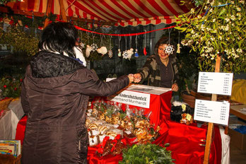 Stand des Kinderschutzbund beim Weihnachtsmarkt