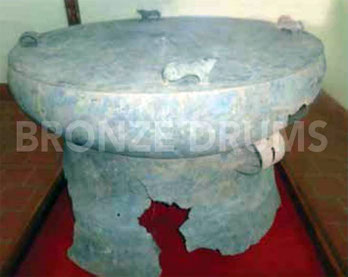 Fig. 12. SPM Savannakhet bridge drum (Heger I) with big toads (D90 / H60 cm)