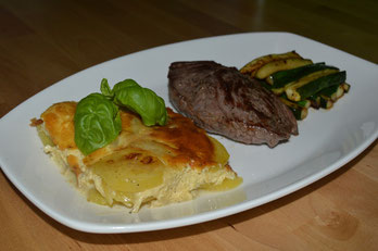 Kartoffelgratin mit Rumpsteak und Zucchini