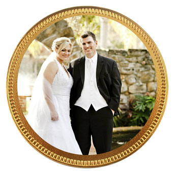 Schokotaler als Gastgeschenkauf einer Hochzeit mit Brautpaar
