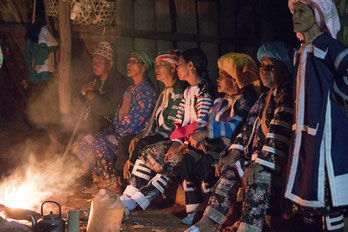 Zu Besuch bei einem traditionell lebenden Bergdorf, arrangiert von EasyTours Thailand