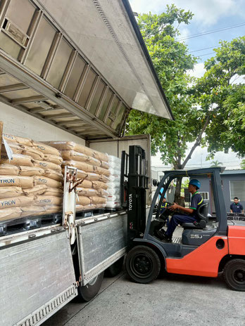 Loading to the Trck