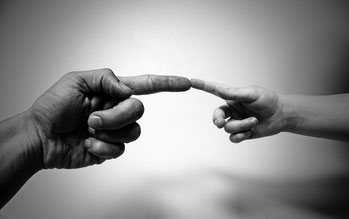 www.haase-mediation-berlin.de/Kontakt aufnehmen/Geste der Berührung