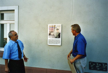 Bürgermeister Bernd Rohde u. Hans-Ulrich Halwe: Burgtor 2003, Sammlung Online-Museum Bad Nauheim