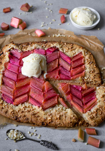 Galette, Rhabarber, galette, rhubarb, rhubarbcake, cake, Kuchen, Rhabarberkuchen, Rhabarbergalette, rhubarbgalette