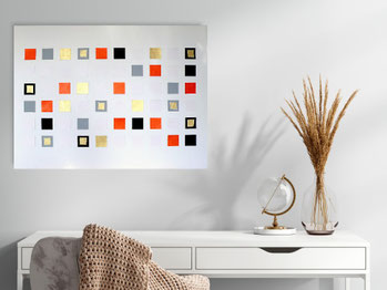 Minimalistische, abstrakte Malerei mit quadratischen Büttenpapier-Elementen in Weiß, Grau, Schwarz, Orange und Gold in Collagetechnik