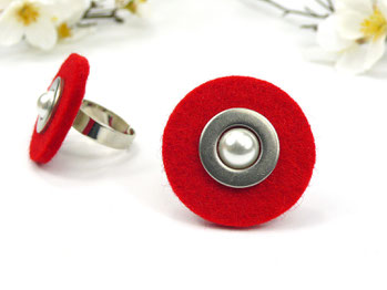 Roter Filzring mit Edelstahlscheibe und Perle