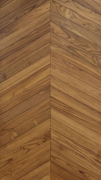 TEAK SPINA UNGHERESE