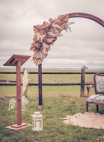 vaisselle ancienne dépareillée chaises anciennes mobilier vintage mariage normandie bretagne wedding designer 