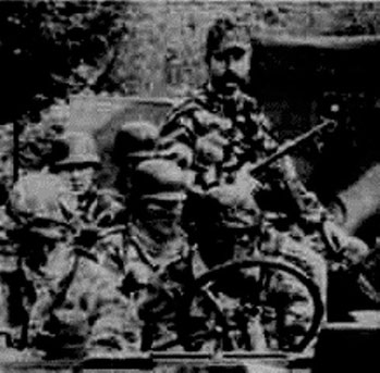 "Wehrsportgruppe Hoffmann" - Hoffman himself bagved med skæg