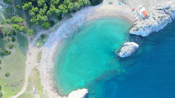 Schöner Übernachtungsplatz in einer Bucht in Griechenland