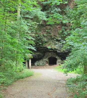 Hier geht es zum Eingang der Felsendome