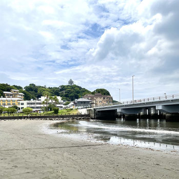 2022年7月江ノ島での陸繋砂州現象の写真ローアングル