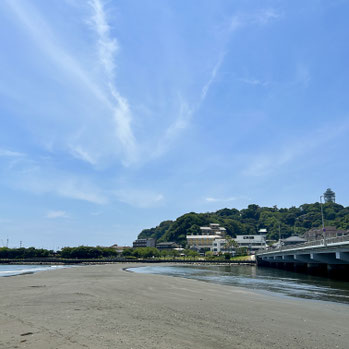 2022年7月江ノ島での陸繋砂州現象の写真