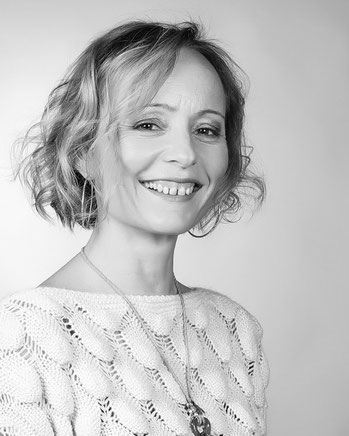 Cheminer vers soi  Harmoniser vos chakras avec la méditation et la peinture spontanée avec delphine dubreuil - annuaire de therapeutes via energetica