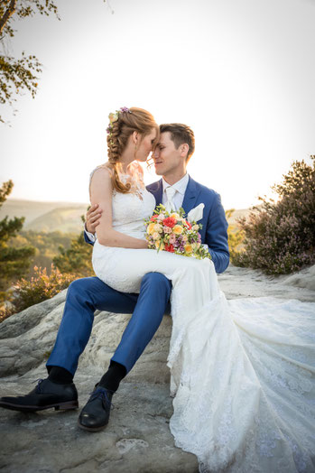 Hochzeit, Brautstyling Dresden, Hochzeit in Dresden und Bautzen, Bräutigamm Styling, Trauzeugin Styling, Brautfrisur, Brautmakeup, Wedding Style, Dresden Braut, info@madlendelang-makeupartist.de