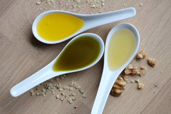 Kaltgepresste Bio-Öle – Leinöl, Hanföl & Walnussöl als natürliche Omega-3-Quellen