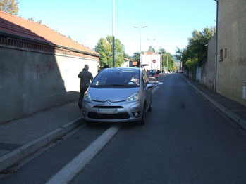 Pour lutter contre les incivilités, faut-il supprimer la piste ou l'auto ?