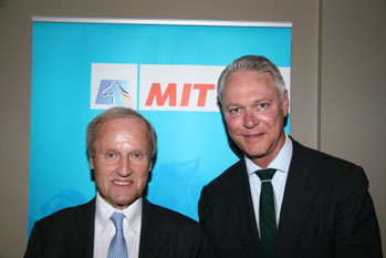 Peter Luths (r.) begrüßte als besonderen Gast der MIT Lüneburg den Ehrenpräsidenten der Bundesvereinigung der deutschen Ernährungsindustrie, Jürgen Abraham (Foto: MIT/Max Manzke)