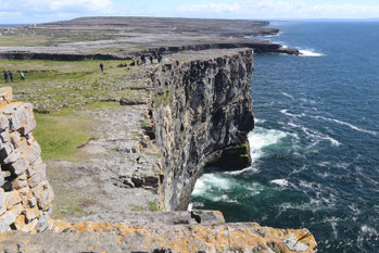 Steile Klippen auf den Aran Islands - ©My own Travel Rundreisen Irland